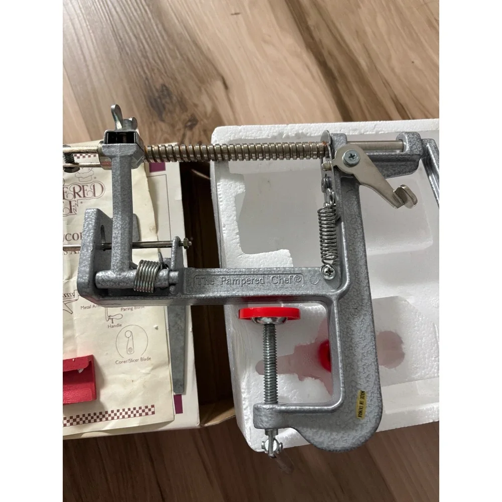 Vintage The Pampered Chef Apple Peeler Corer Slicer Clamp Canning Farmouse Retro
